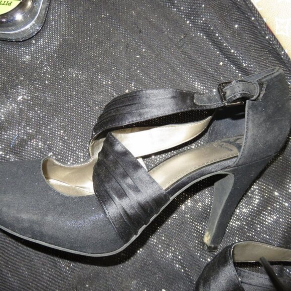 BOGO Fergalicious by Fergie Black Micro Suede & Satin Heels Pumps size 11 - Picture 6 of 15